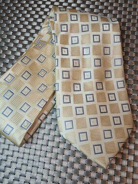 Donald J. Trump Signature Collection Silk Yellow Gold Geometric Pattern (0817)